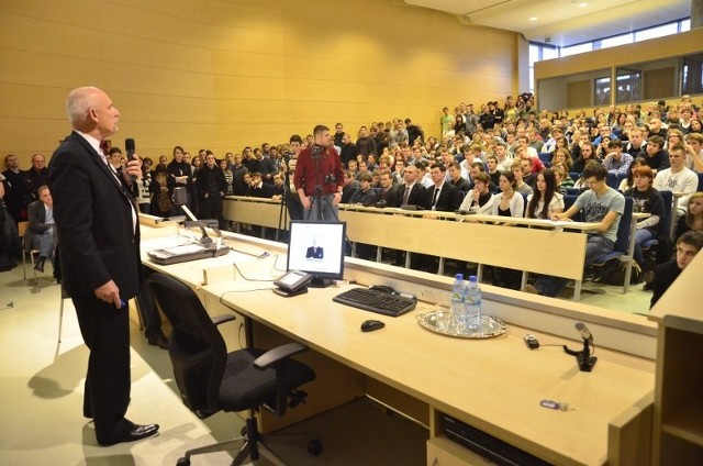 Nazwisko Korwina-Mikke, lidera Kongresu Nowej Prawicy, przyciągnęło na UAM tłumy studentów