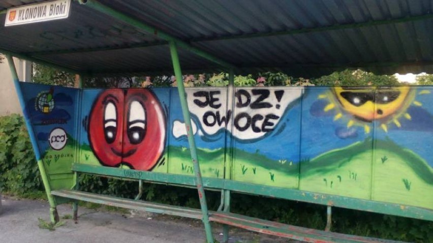 Przystanki w Kielcach zostały pomalowane graffiti