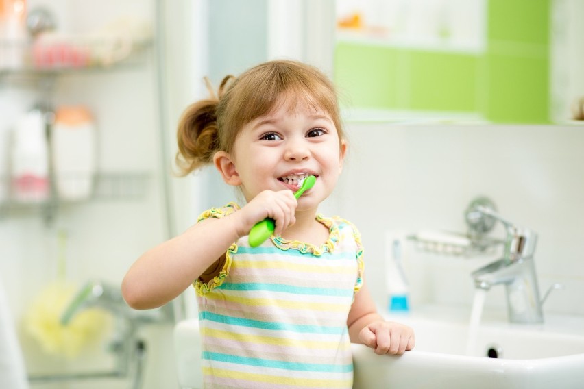 Mycie zębów może być świetną zabawą.