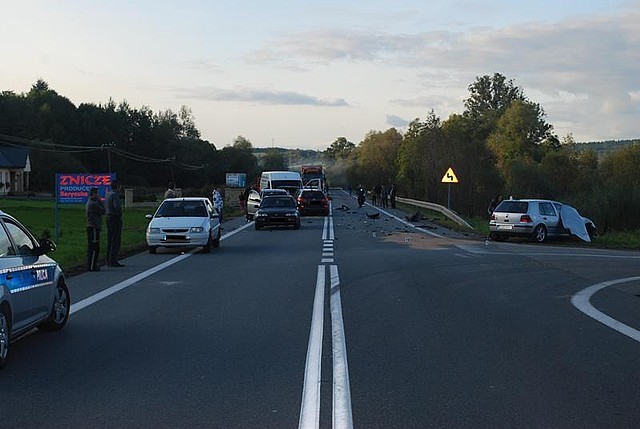 Karambol Baryczce. Zderzyło się sześć samochodów [zdjęcia]