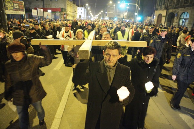 Ostatnia ekumeniczna droga krzyżowa w Łodzi. W 2013 roku droga krzyżowa będzie tylko katolicka - zdecydował abp łódzki Marek Jędraszewski.