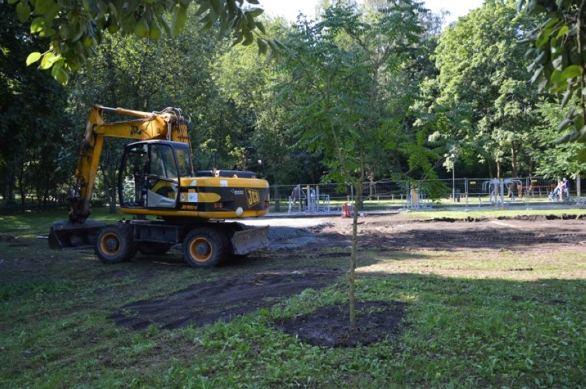 Wejherowski park wzbogaci się o plac zabaw i większą siłownię [ZDJĘCIA]