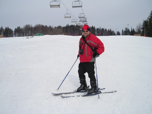 Jerzy Coek na nartach w Wiśle Nowej Osadzie