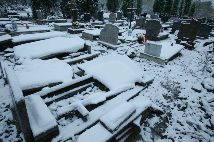 Wszystkich Świętych w Sośnicy wyjątkowo przygnębiające [ZDJĘCIA]