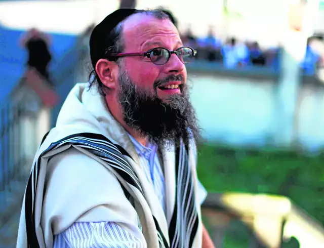 Rabin Boaz Pash  twierdzi, że judaizm nie jest religią, która szuka nowych członków. Dlatego konwersję przechodzą tylko ci, którzy naprawdę chcą