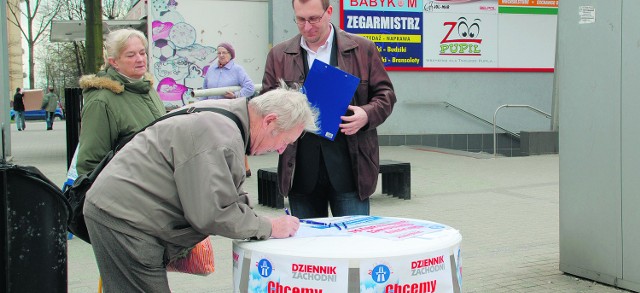 Mieszkańcy Jastrzębia podpisywali apel o darmową A1