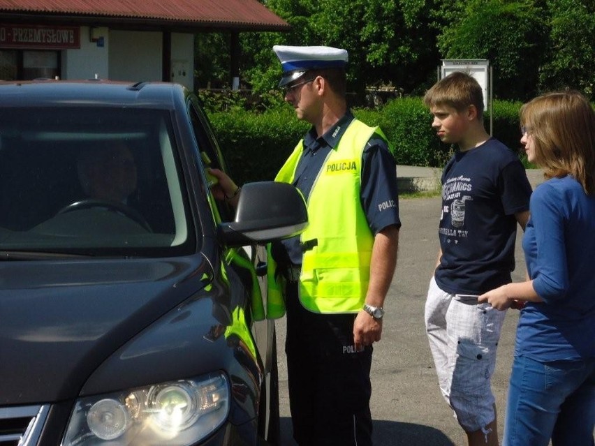 Uczniowie wcielili się w policjantów ZDJĘCIA