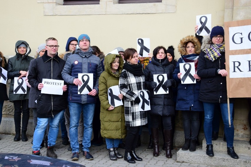 Pracownicy Sądu Rejonowego w Inowrocławiu wznowili protest....