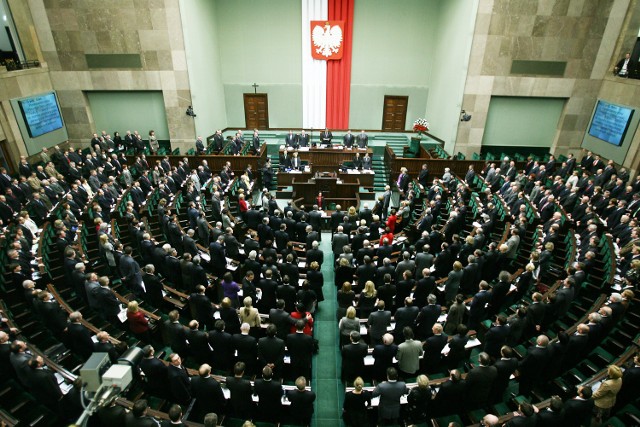 Rok 2008, obraduje Sejm VI kadencji, wyłoniony w wyborach z 21 października 2007 r.