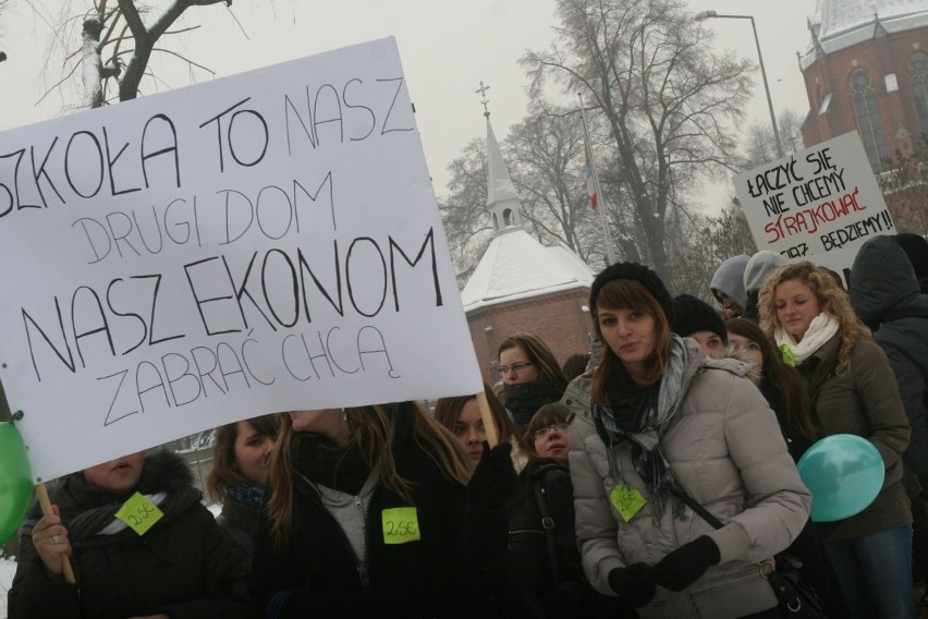 Manifestacja młodzieży Ekonomika z Raciborza [ZDJĘCIA i WIDEO]