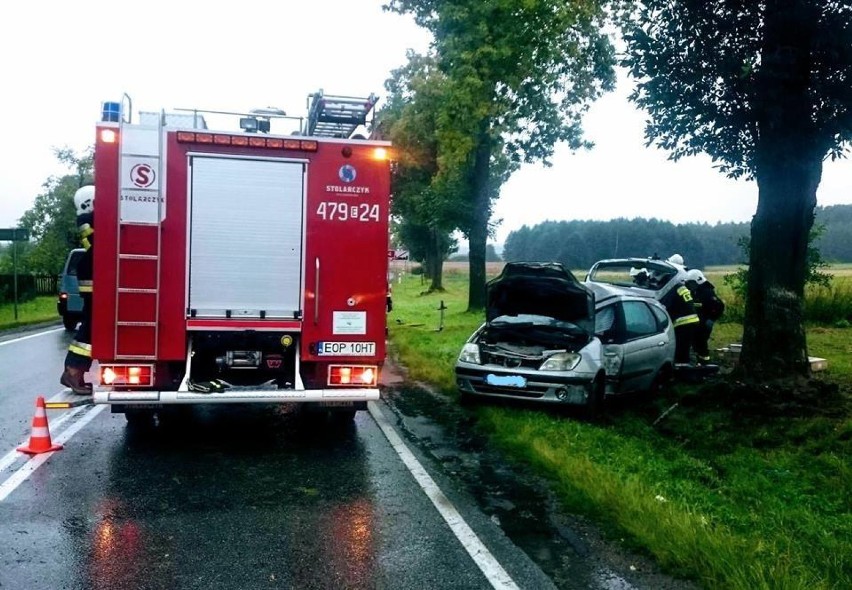 Wypadek w Krasiku na drodze krajowej nr 74. Dwie osoby ranne [ZDJĘCIA]