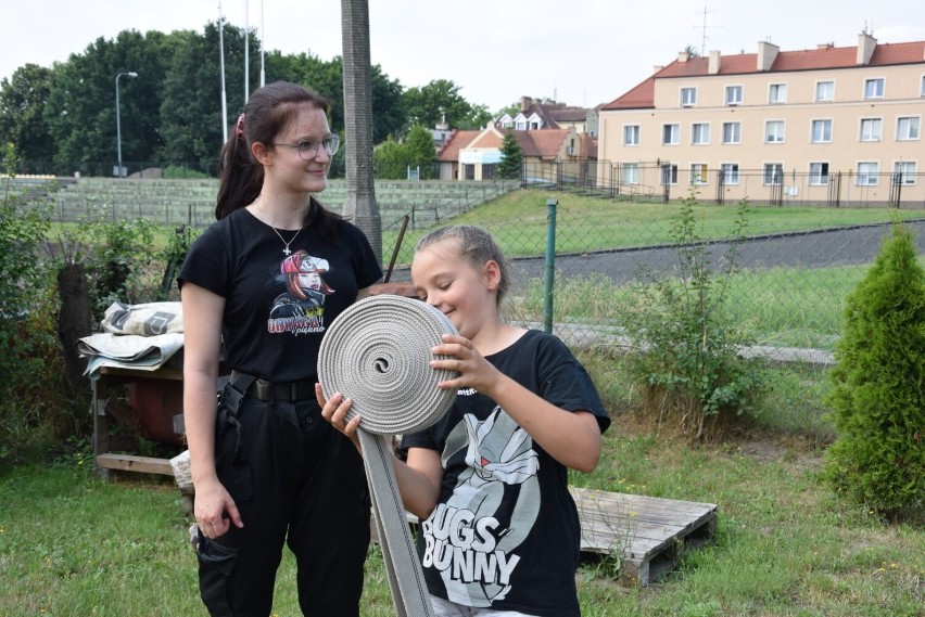 Z wizytą w OSP Pruszcz Gdański. Zwijanie węży strażackich, pierwsza pomoc - oni to umieją! |ZDJĘCIA