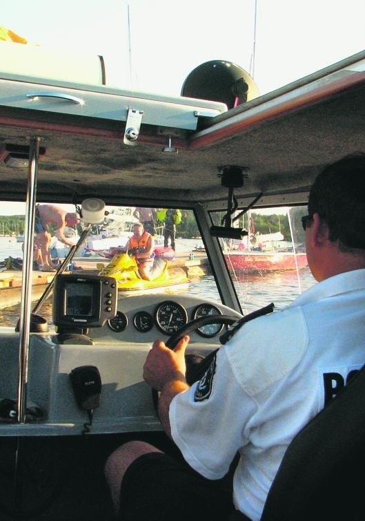 Patrole policji wodnej na zalewie w Poraju można spotkać każdego dnia.