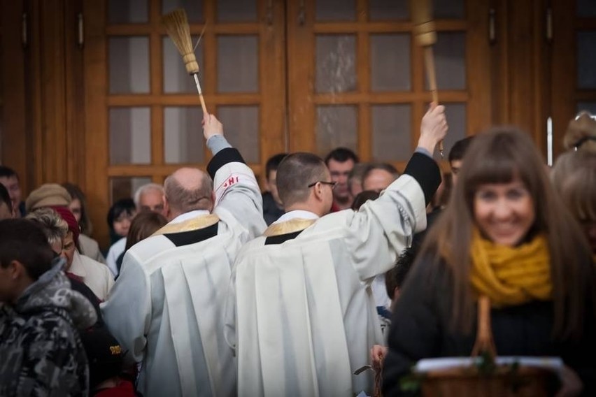 Wielka Sobota: Święcenie pokarmów (GALERIA)