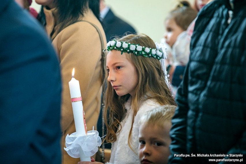 Pierwsza Komunia Święta 2021; Parafia pw. Świętego Michała Archanioła w Starzynie. Młodzi mieszkańcy gminy Puck przyjęli Eucharystię | FOTO