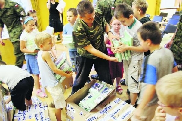 Krakowscy uczniowie wysyłają prezenty dla dzieci z Afganistanu i Iraku