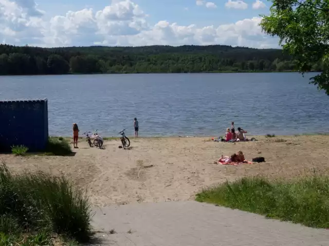 Plaża w Chodzieży: Zakaz kąpieli nad jeziorem Karczewnik