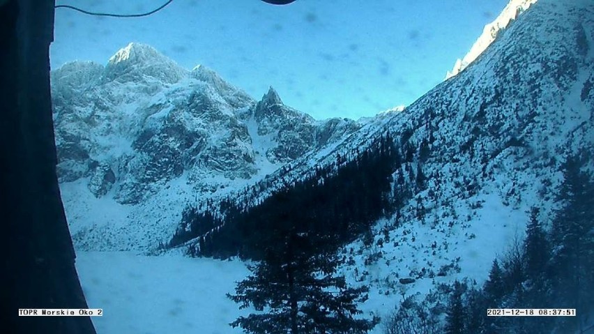 Tatry. Dosypało śniegu. TOPR ogłosił drugi stopień zagrożenia lawinowego w górach