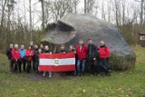 Deszcz nie był im straszny! Wybrali się na coroczny spacer w poszukiwaniu wiosny