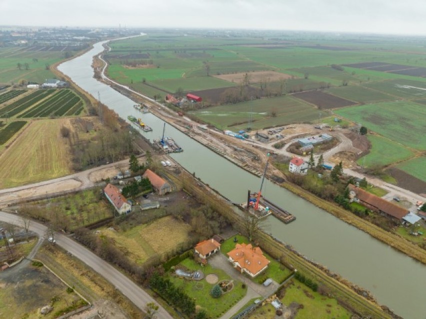 Droga wodna przez Mierzeję Wiślaną (sierpień 2022). Trwają prace na rzece Elbląg. ZDJĘCIA
