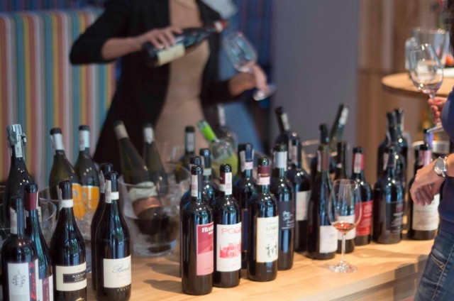 Kieliszki na Hożej - popularny winebar otwiera kolejny lokal