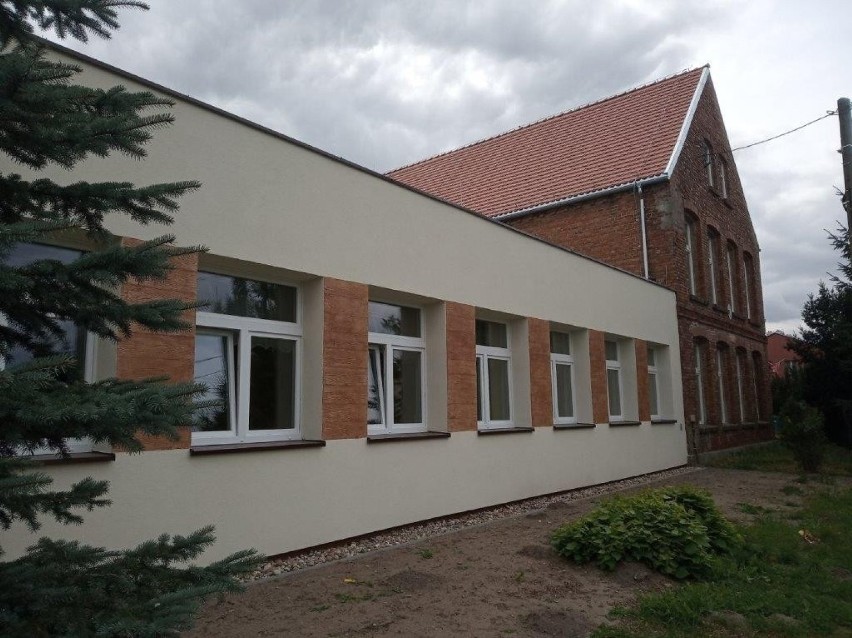 Budynek Szkoły Podstawowej w Mlewie został poddany...