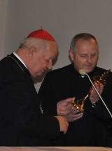 Relikwie św. Jana Pawła II przywiezione do kościoła w Spale