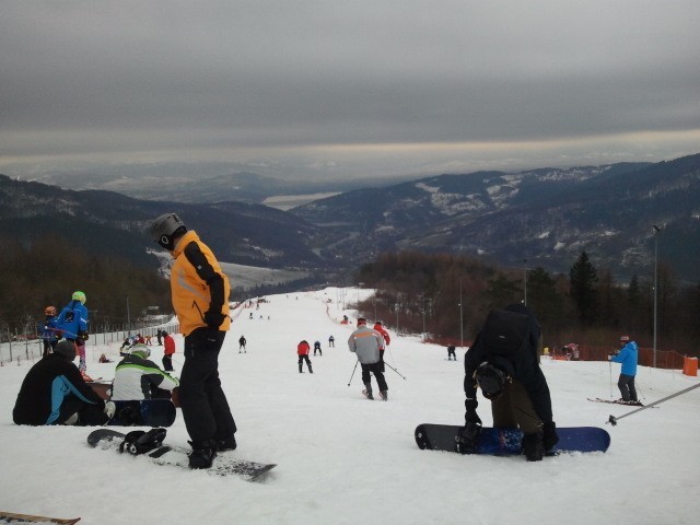 Początek sezonu narciarskiego na górze Żar [ZDJĘCIA i WIDEO]