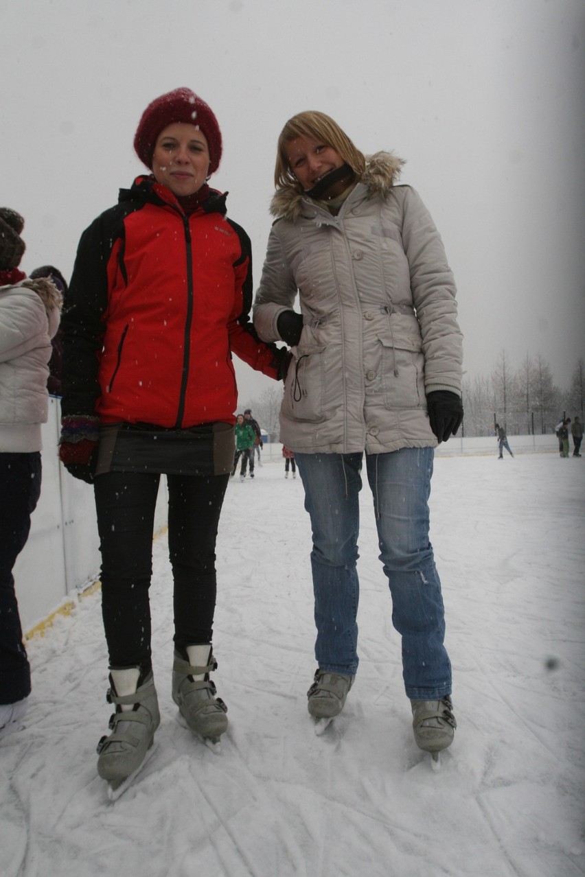 Ferie zimowe 2013: Lodowisko w Rybniku to dobra rozrywka i dla 40-latków [ZDJĘCIA]