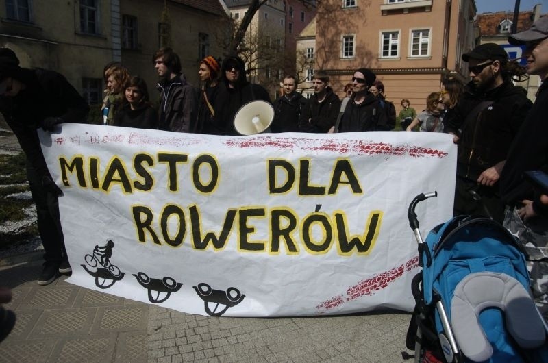 Poznań: Rowerzyści pikietowali przed magistratem. Zobacz film