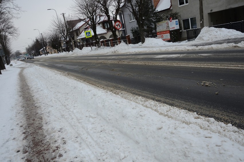 Śnieg w Bełchatowie. Jak wyglądają ulice i chodniki?...