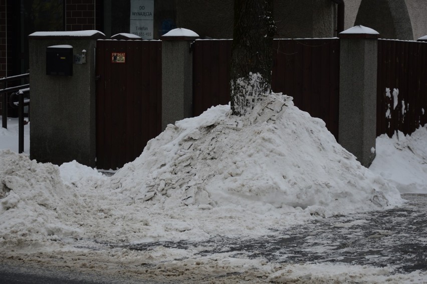 Śnieg w Bełchatowie. Jak wyglądają ulice i chodniki?...