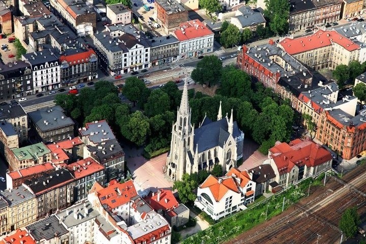 Katowice z lotu ptaka. Zobacz Nikiszowiec, Dolinę Trzech Stawów i centrum [ZDJĘCIA]