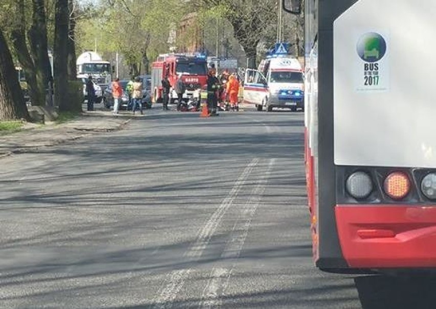 Czeladź: Wypadek motocyklisty na Katowickiej. Osobówka wymusiła pierwszeństwo 