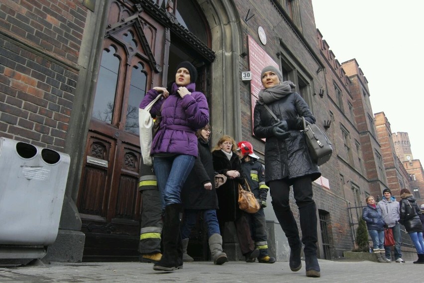 Wrocław: Bomba w sądzie? W sumie ewakuowano 1000 osób