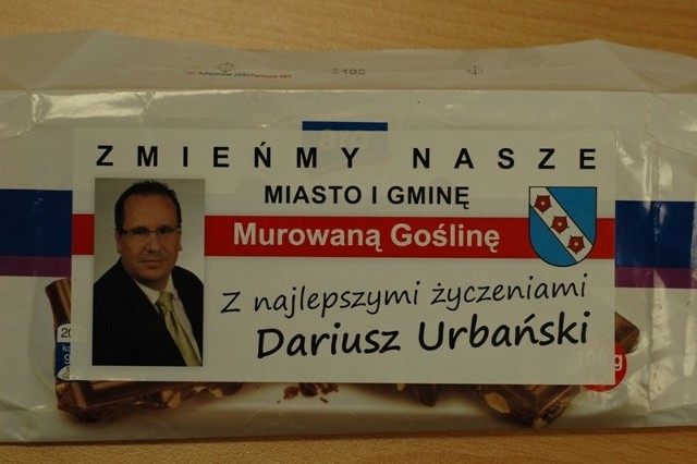 Czy upominek Dariusza Urbańskiego to agitacja wyborcza?