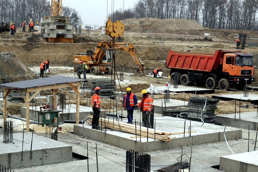 Trwa budowa terminalu lotniska w Świdniku (FOTOCAST)