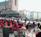 Kraków: Rynek Główny turystów ma skusić zimowym ogródkiem