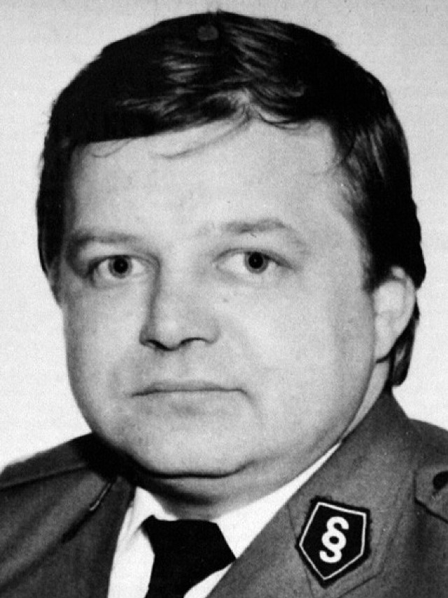 Żarscy policjanci oddali hołd zmarłemu koledze. Andrzej Buler zginął w katastrofie helikoptera ONZ w 1997 roku na terenie byłej Jugosławii.