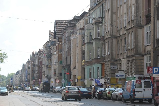 Wiele kamienic w centrum Poznania wymaga renowacji.