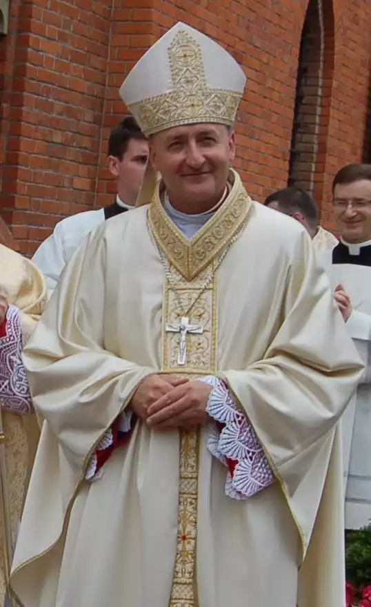 Biskup Andrzej Jeż.