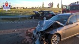 Wypadek we wsi Teptiuków. Zderzenie audi i BMW. Trzy osoby trafiły do szpitala 