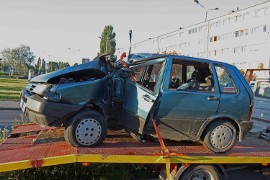 Fiat Uno Zatrzymał Się Na Słupie. Kierowca Złamał Nogę | Dziennik Łódzki