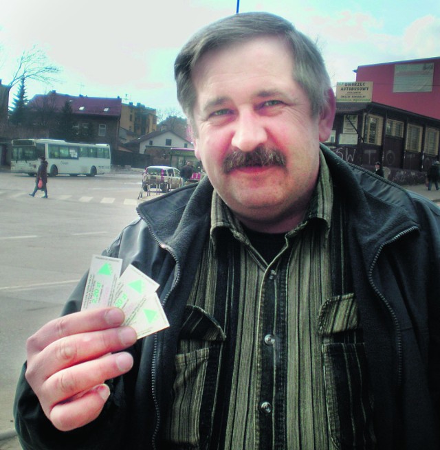 Zbigniew Oleś nie zamierza kasować trzech biletów do Katowic. Przesiądzie się w minibus