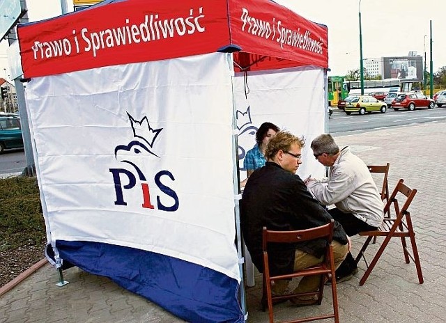 Przy stolikach rozstawionych w Poznaniu PiS zebrał tysiąc spośród 22 tys. podpisów