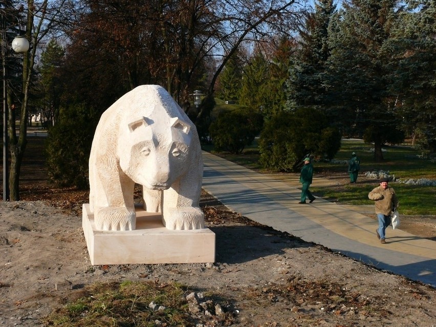 Rzeźby niedźwiedzi stanęły przy chełmskim bulwarze