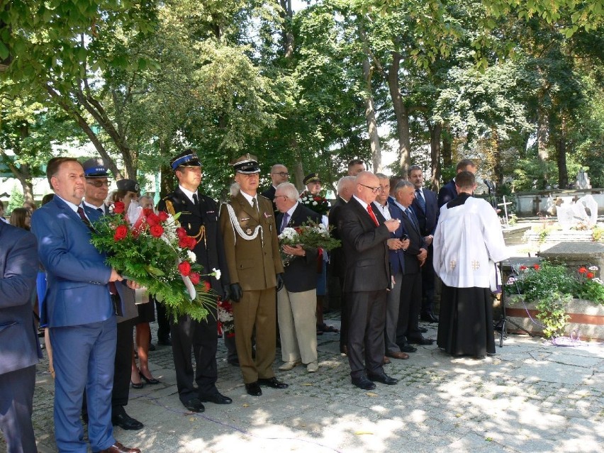 W Sandomierzu upamiętniono 79. rocznicę wybuchu II Wojny Światowej. Przed pomnikiem 2. Pułku Piechoty Legionów i 4. Pułku Saperów