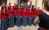 Lublin: Chóry szkolne śpiewały na schodach ratusza (WIDEO, FOTO)