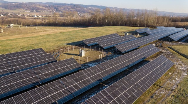 Farma fotowoltaiczna powstała już m.in. na dawnym składowisku odpadów w Krośnie