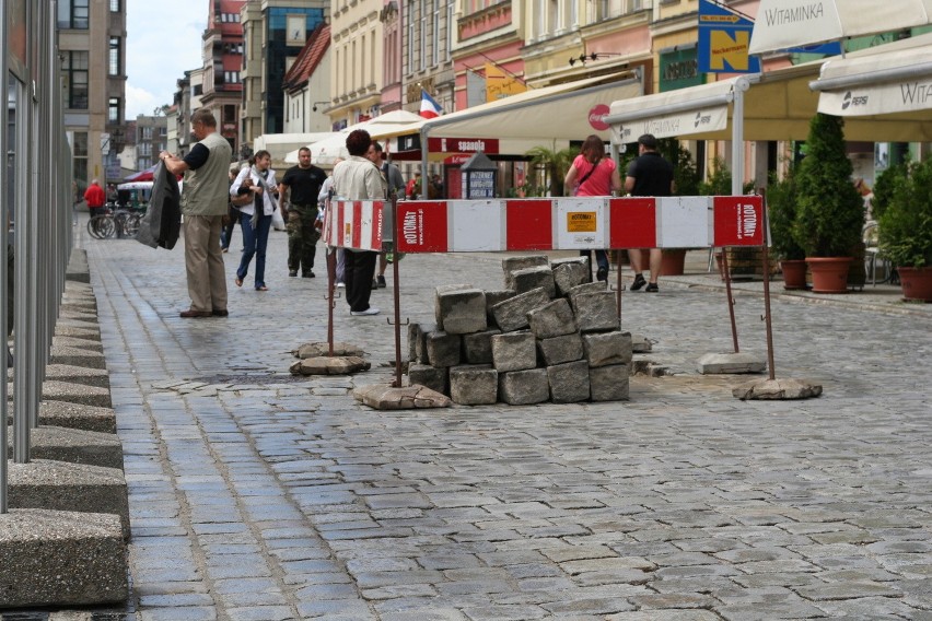 Wrocław: Rozkopali Rynek. Wymieniają hydranty